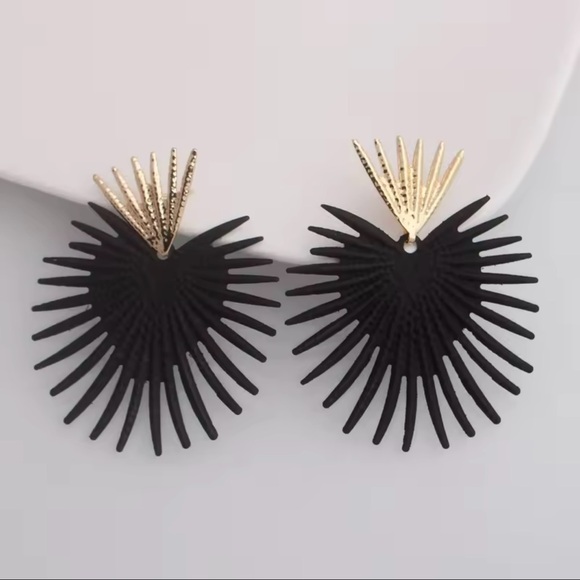 Zara “Radiance” Black Heart Crown Sunburst Sunbeam Sunray Regal Royal Earrings - Picture 2 of 9